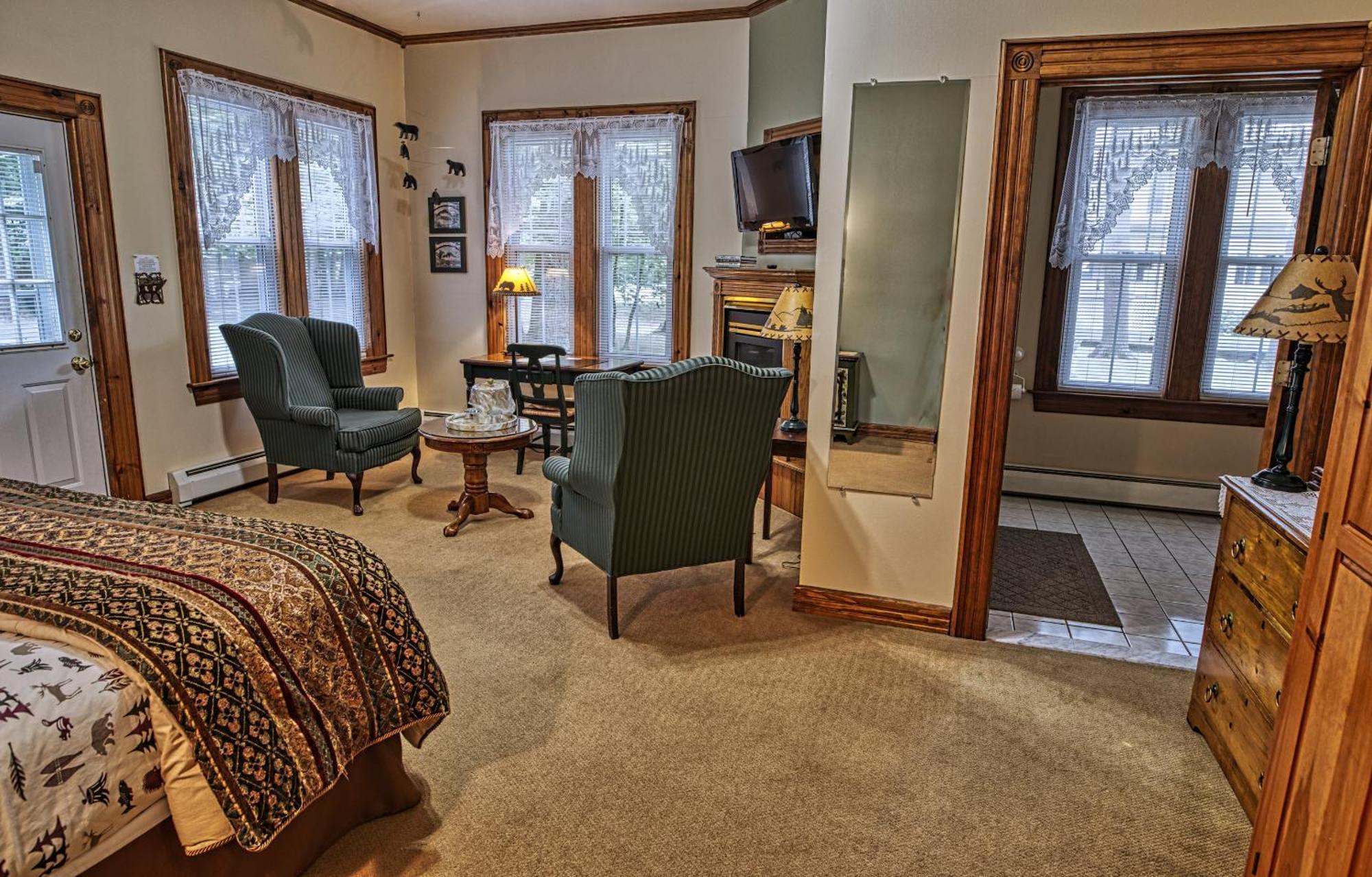 Rockwell Falls Inn And Wine Bar Lake Luzerne Habitación foto