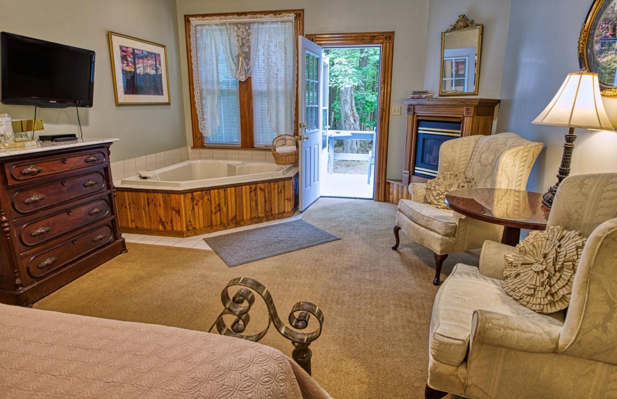 Rockwell Falls Inn And Wine Bar Lake Luzerne Habitación foto