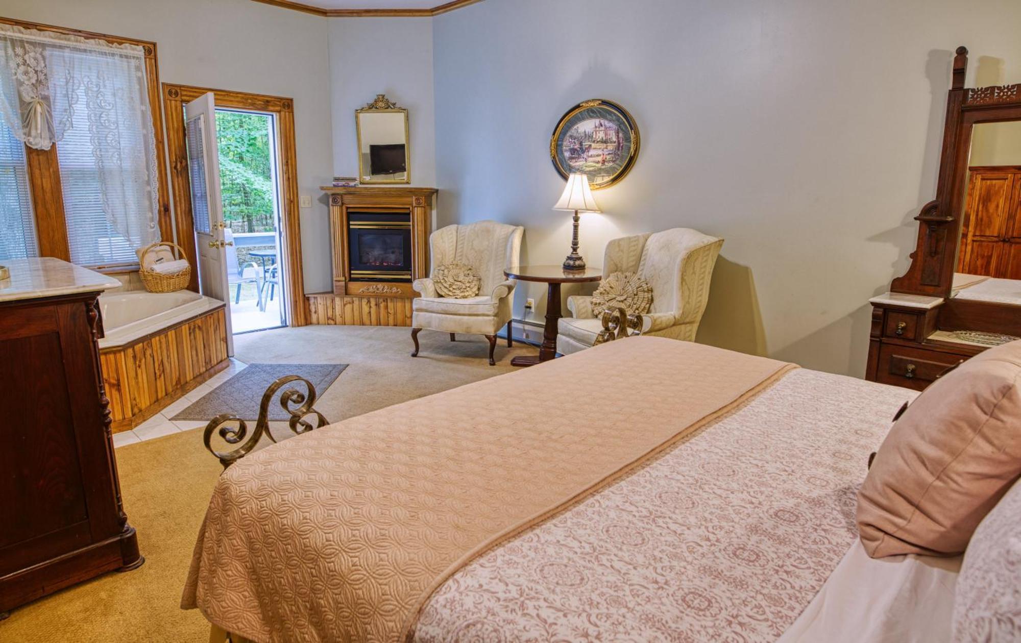 Rockwell Falls Inn And Wine Bar Lake Luzerne Habitación foto