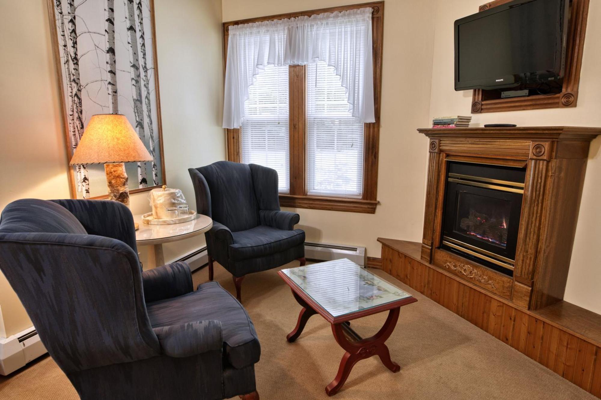 Rockwell Falls Inn And Wine Bar Lake Luzerne Habitación foto