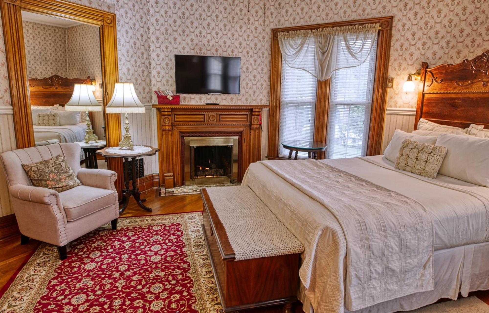 Rockwell Falls Inn And Wine Bar Lake Luzerne Habitación foto