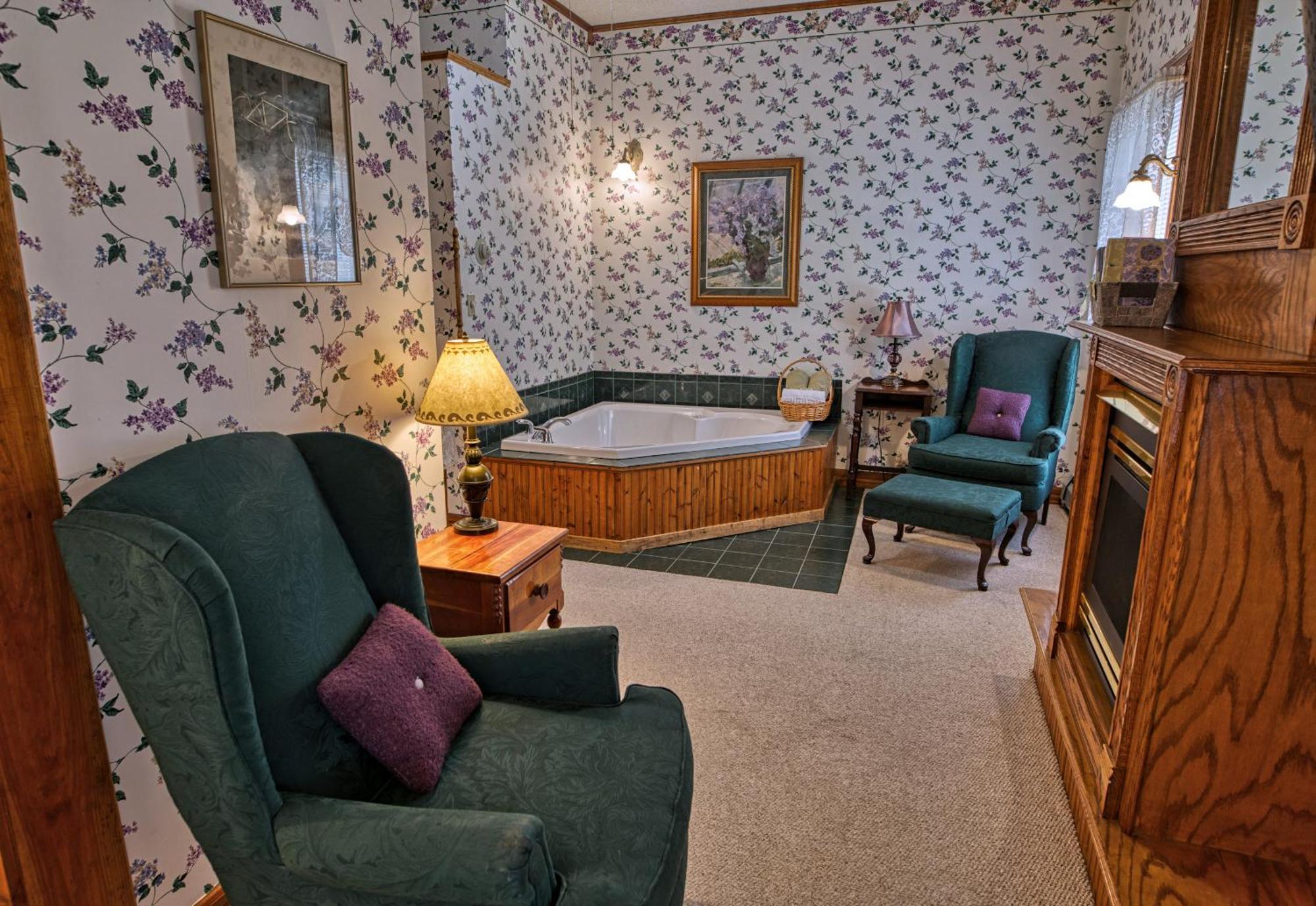 Rockwell Falls Inn And Wine Bar Lake Luzerne Habitación foto
