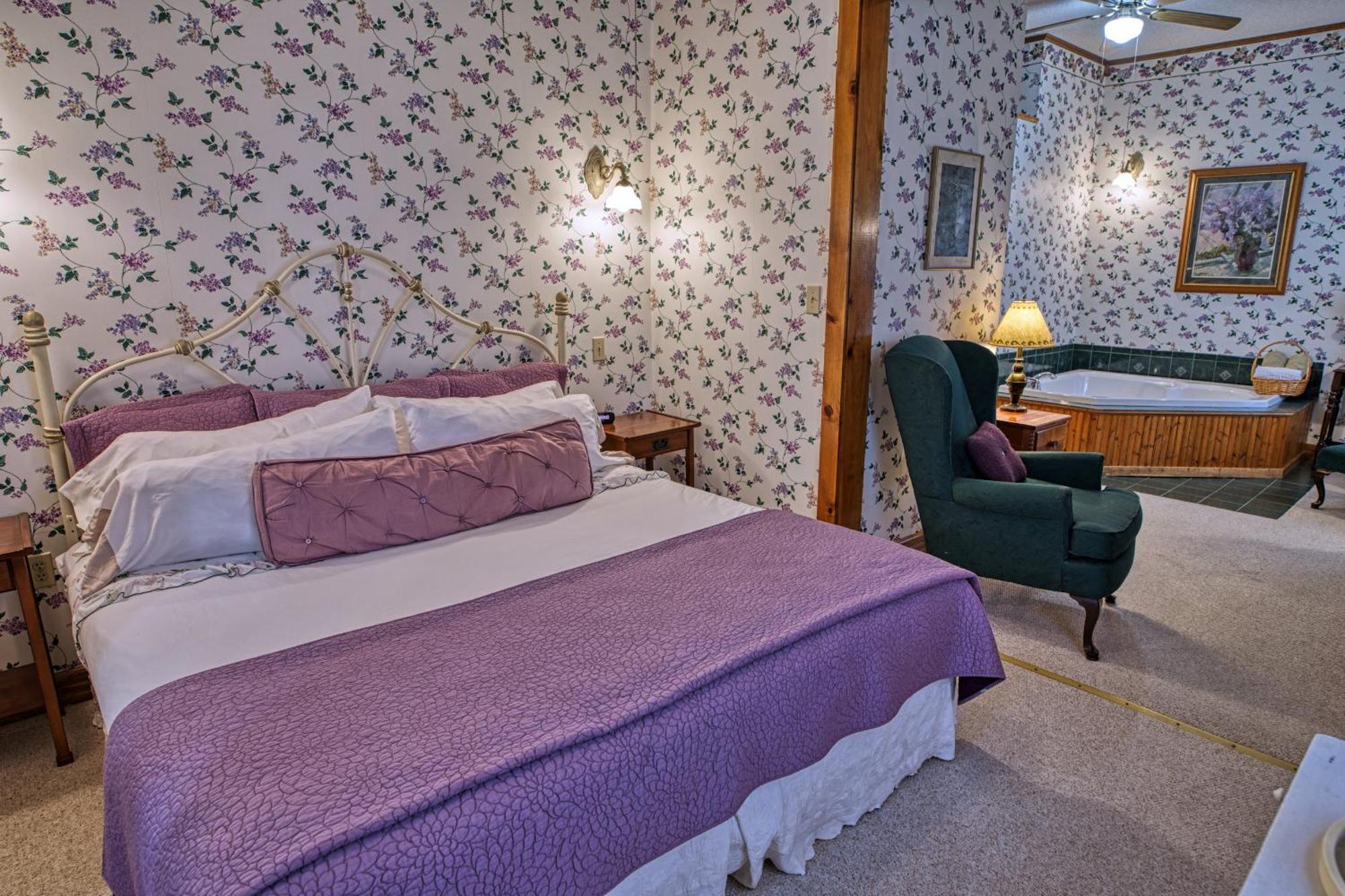 Rockwell Falls Inn And Wine Bar Lake Luzerne Habitación foto