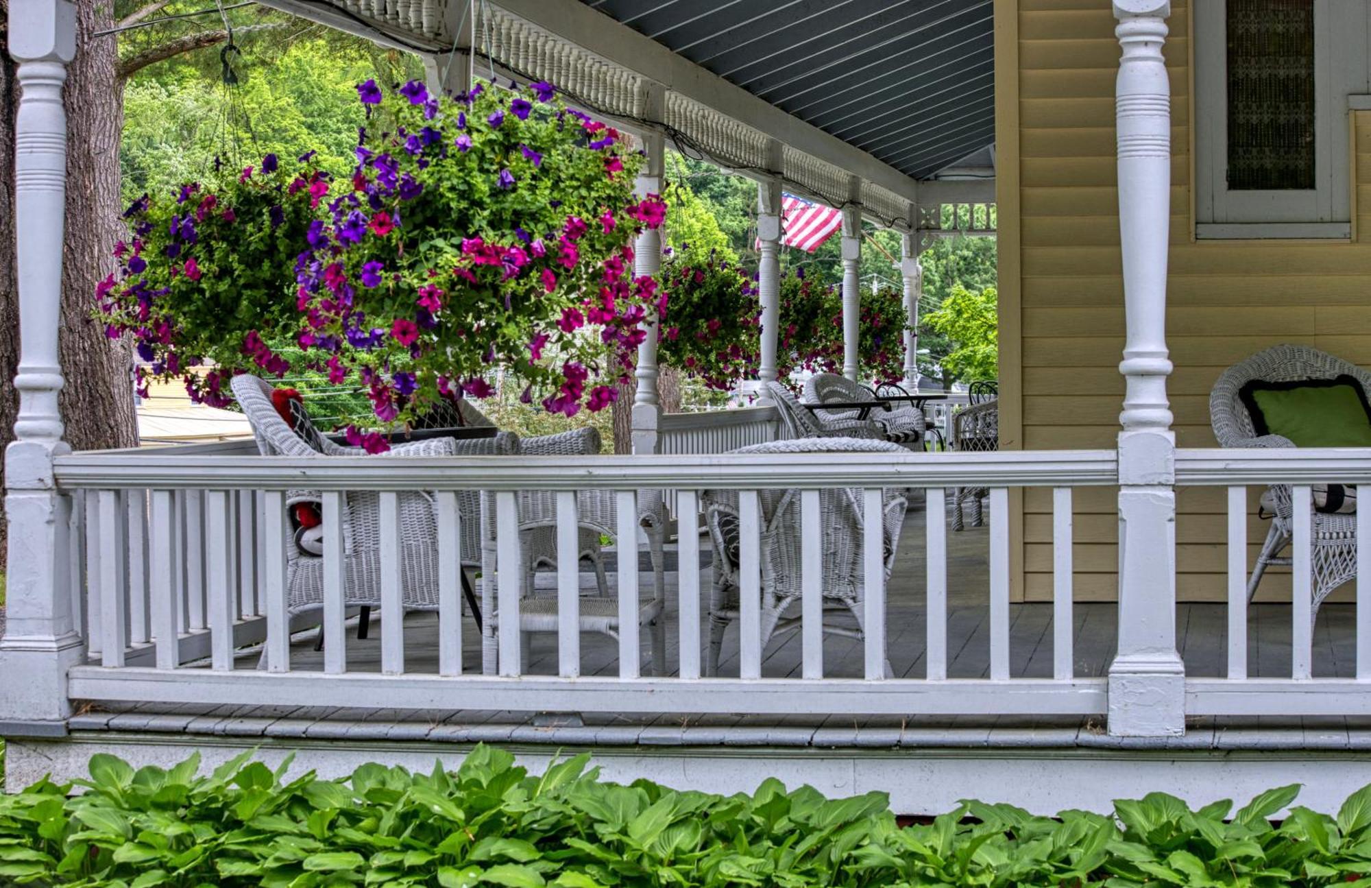 Rockwell Falls Inn And Wine Bar Lake Luzerne Exterior foto